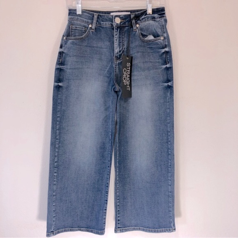 NWT Ashley Mason Straight Crop Jeans